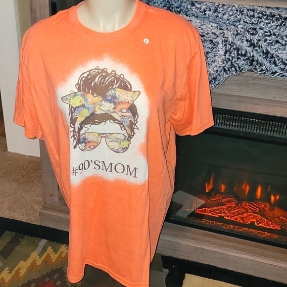 Nwot 90s Mom Tee -> NWOT 90s Mom Tee - Picture 1 of 2